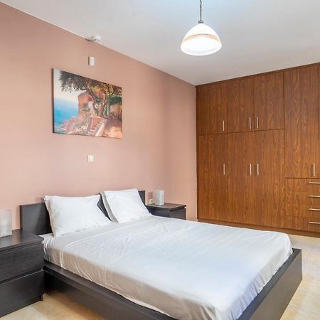 2 Bedroom Renovated Apartment With A View Atena Exterior foto
