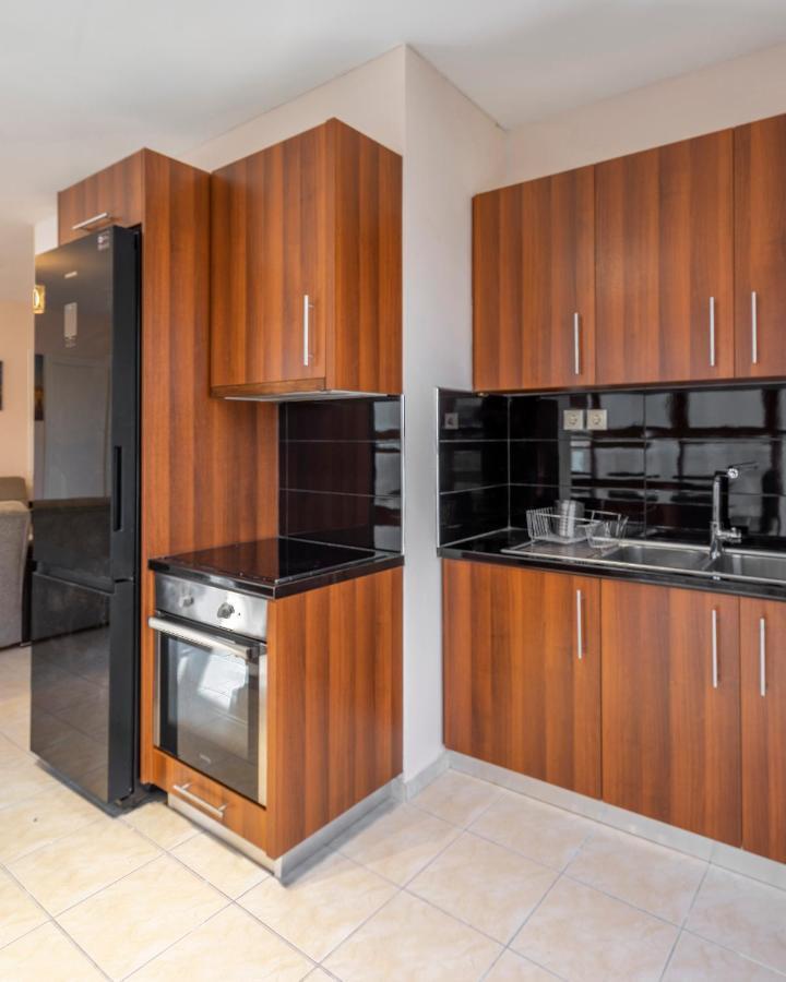 2 Bedroom Renovated Apartment With A View Atena Exterior foto