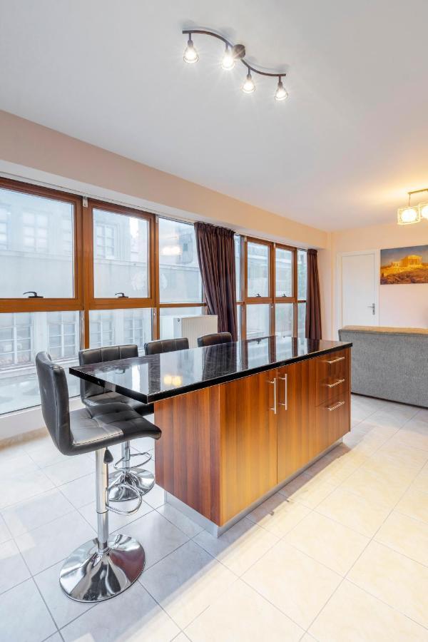 2 Bedroom Renovated Apartment With A View Atena Exterior foto