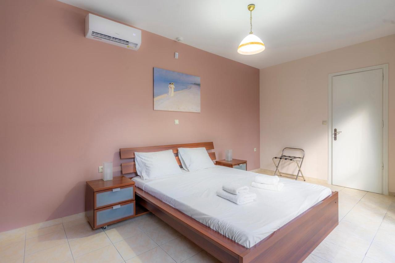 2 Bedroom Renovated Apartment With A View Atena Exterior foto
