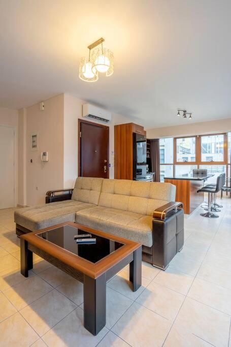 2 Bedroom Renovated Apartment With A View Atena Exterior foto