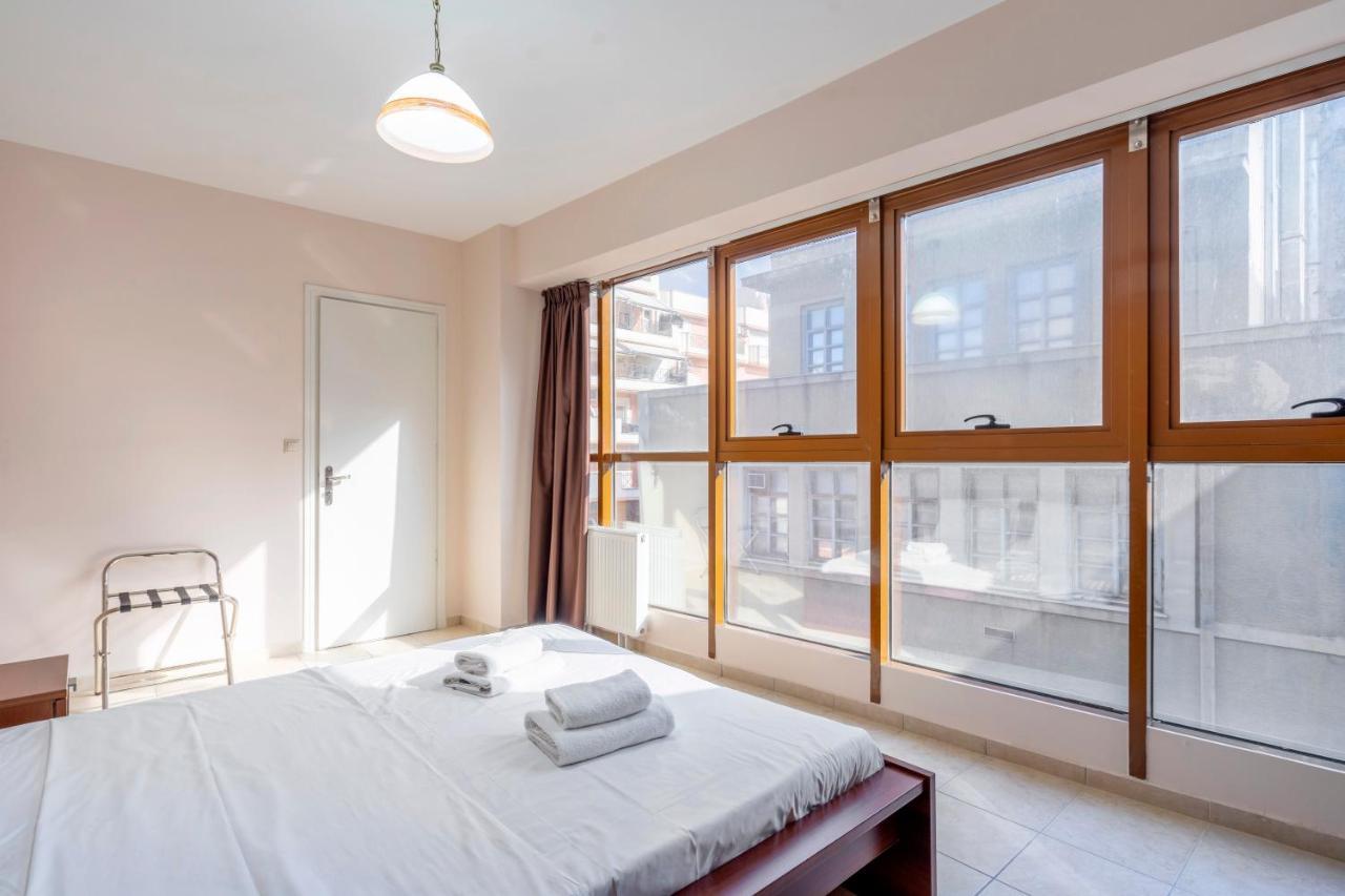 2 Bedroom Renovated Apartment With A View Atena Exterior foto