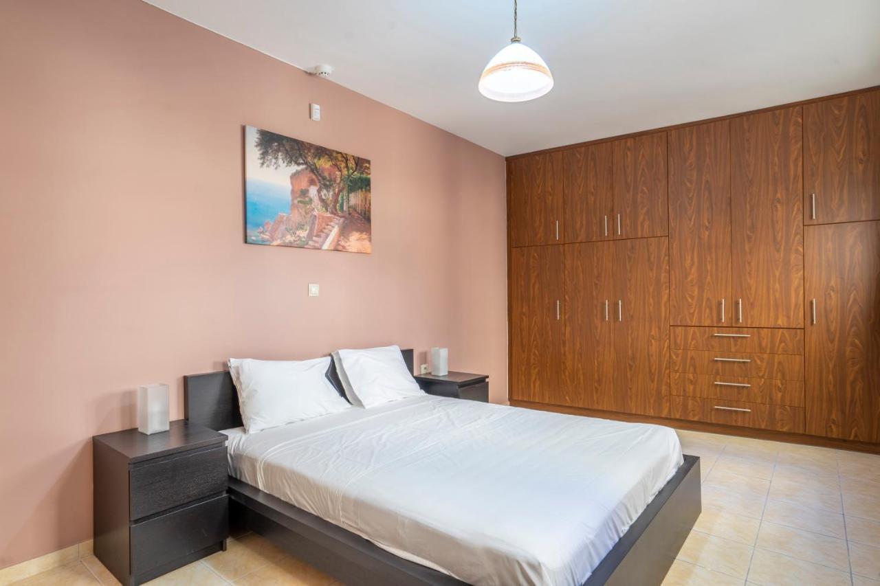 2 Bedroom Renovated Apartment With A View Atena Exterior foto
