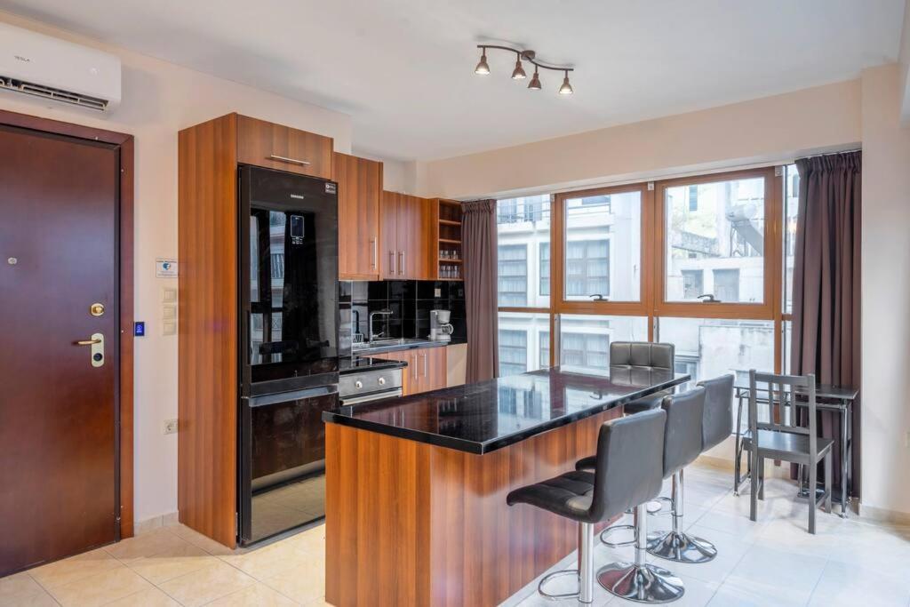 2 Bedroom Renovated Apartment With A View Atena Exterior foto