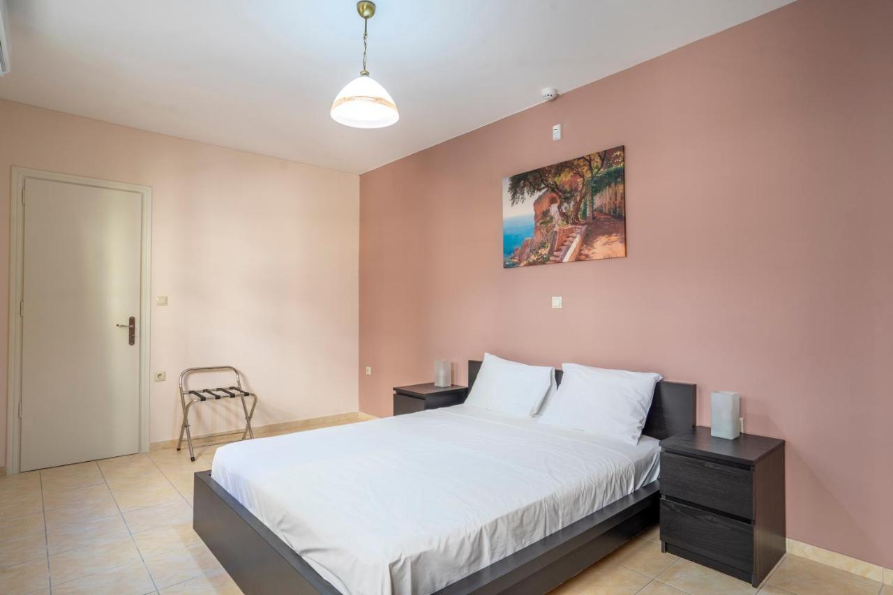 2 Bedroom Renovated Apartment With A View Atena Exterior foto