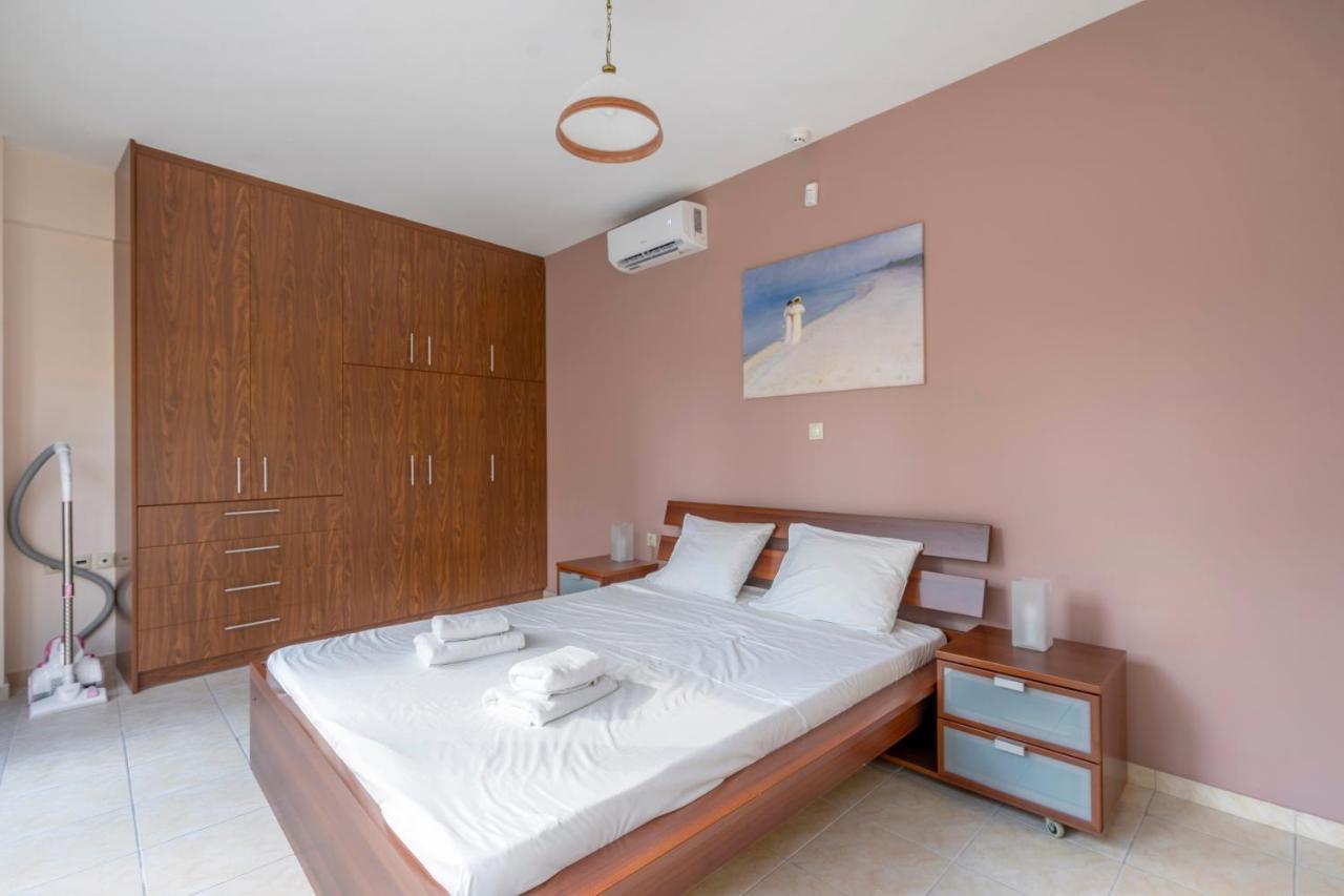 2 Bedroom Renovated Apartment With A View Atena Exterior foto