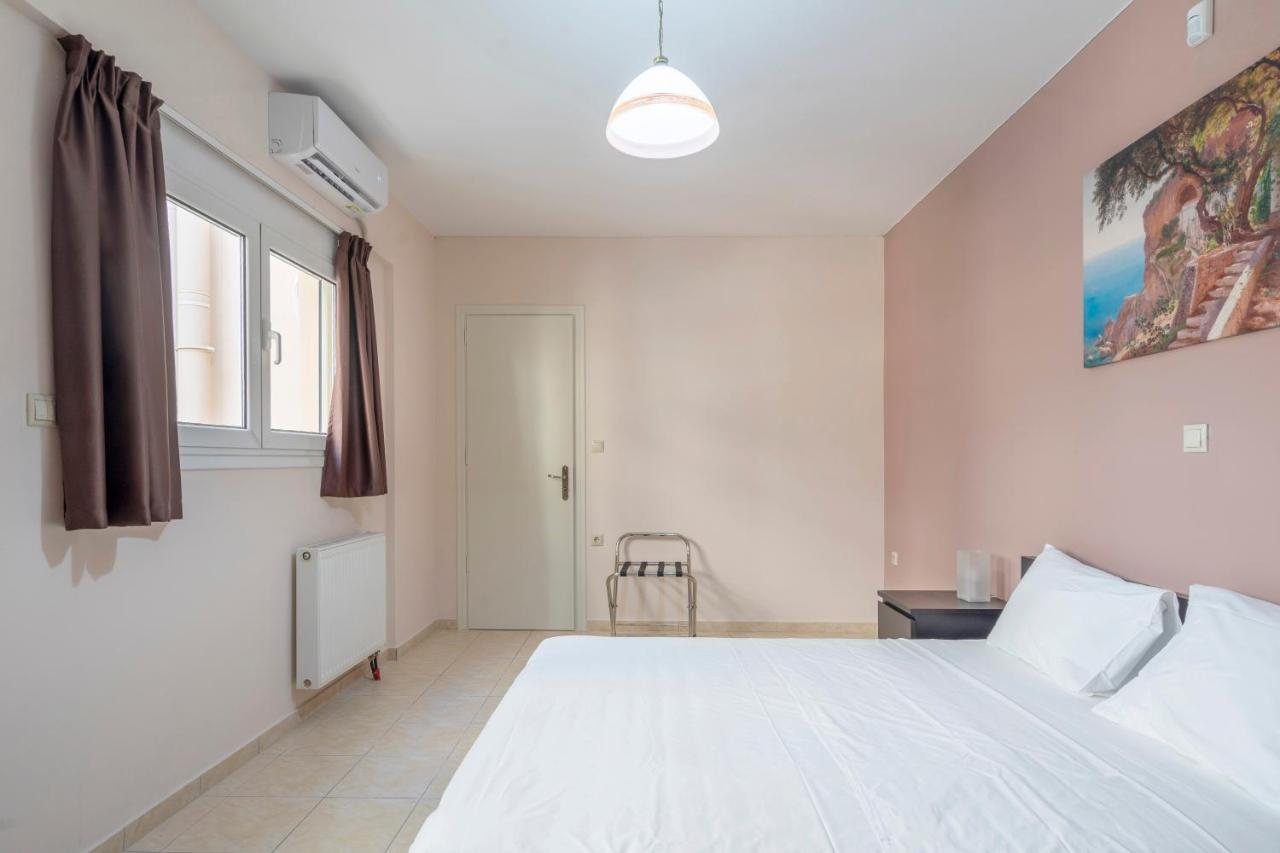 2 Bedroom Renovated Apartment With A View Atena Exterior foto