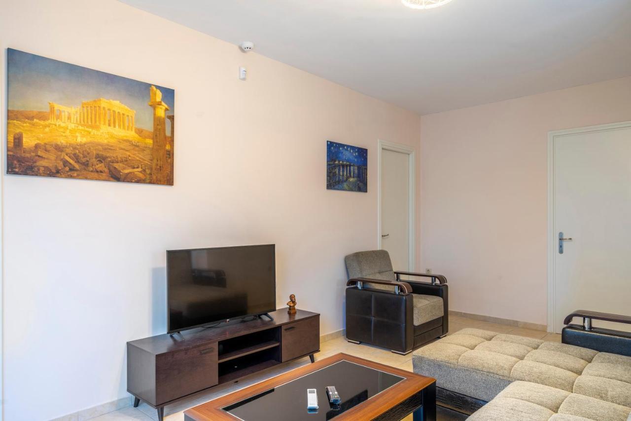 2 Bedroom Renovated Apartment With A View Atena Exterior foto